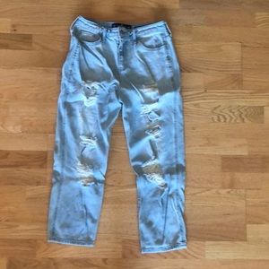 Hollister Ultra High-Rise Mom Jean